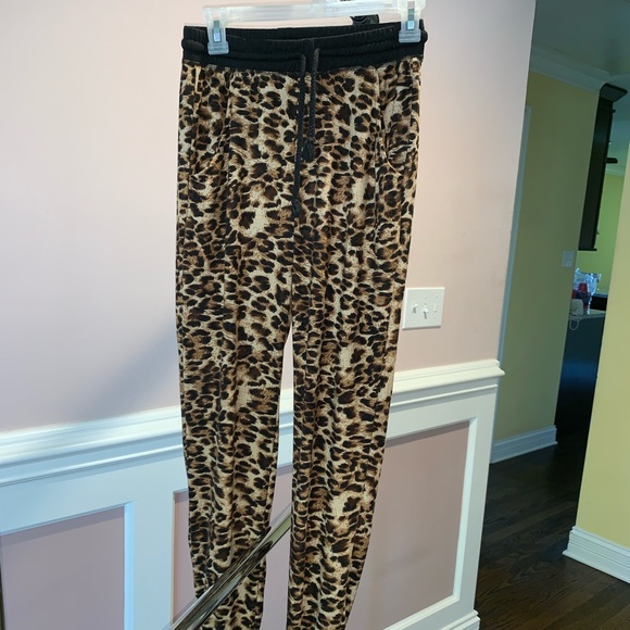 Leopard Print Joggers 🐆 - Picture 2 of 4